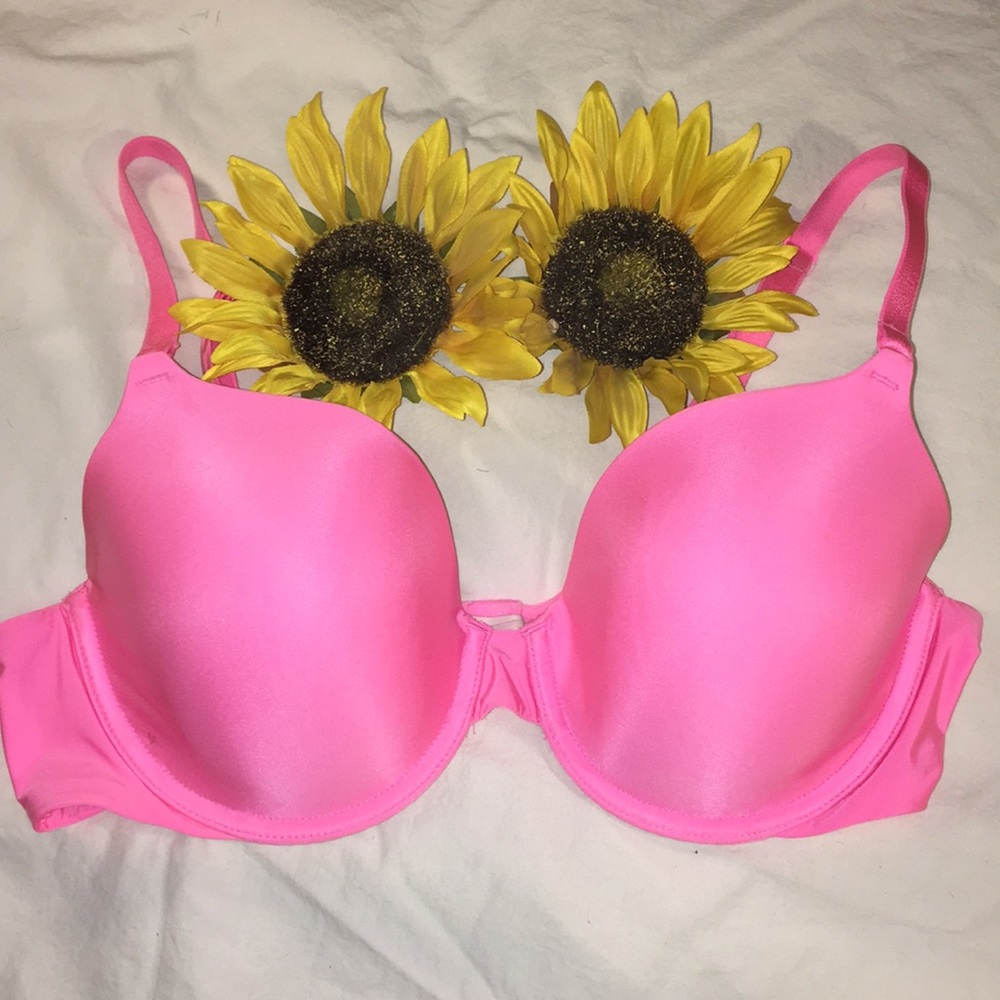 VS pink t shirt bra